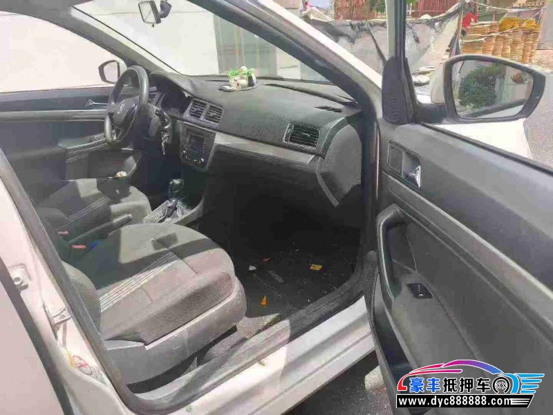 17年大众朗行轿车抵押车出售