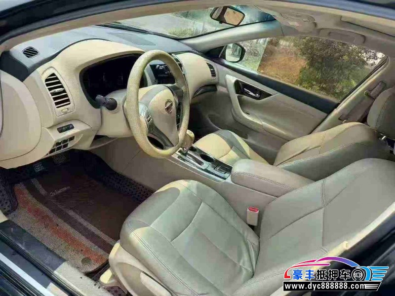 16年日产天籁轿车抵押车出售