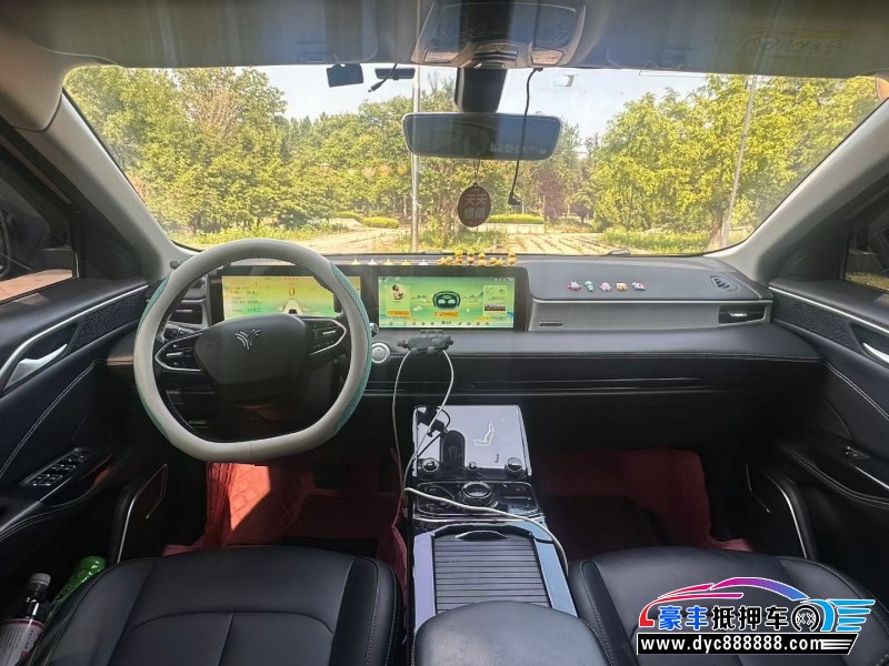 23年哪吒U轿车抵押车出售