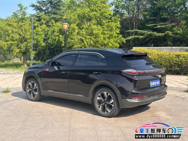 23年哪吒U轿车抵押车出售