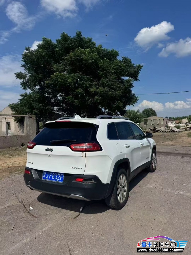 17年Jeep自由光轿车抵押车出售