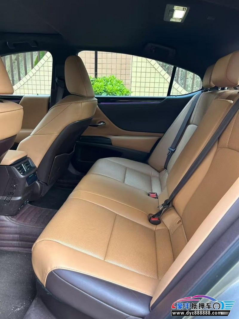 19年雷克萨斯ES轿车抵押车出售