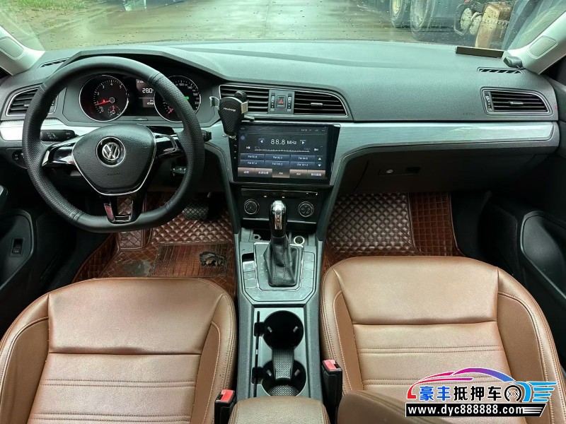 17年大众凌渡轿车抵押车出售