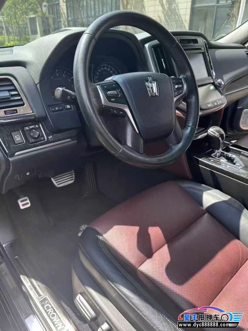 19年丰田皇冠轿车抵押车出售