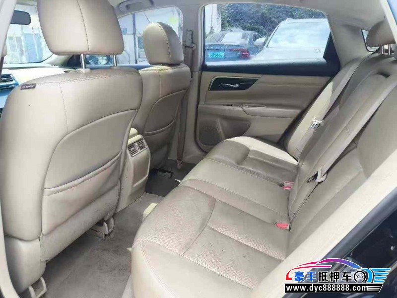 15年日产天籁轿车抵押车出售