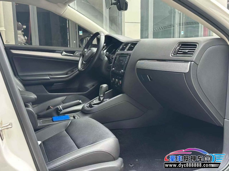 18年大众速腾轿车抵押车出售