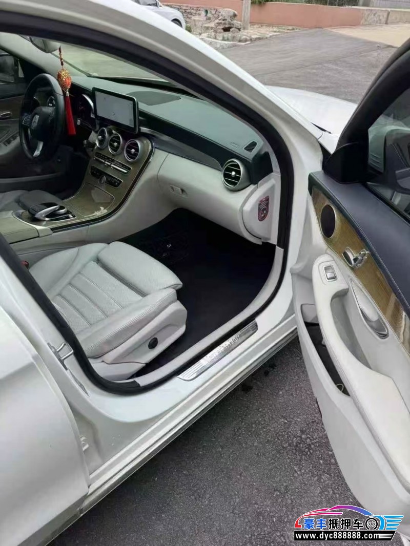 17年奔驰C轿车抵押车出售