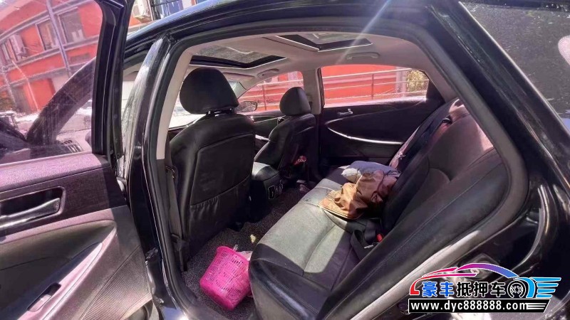 14年现代索纳塔轿车抵押车出售