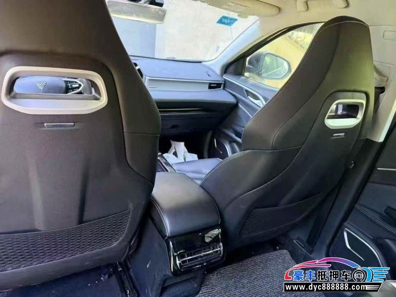 22年哪吒U轿车抵押车出售