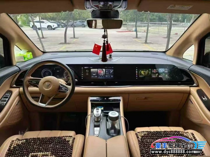 23年岚图梦想家轿车抵押车出售