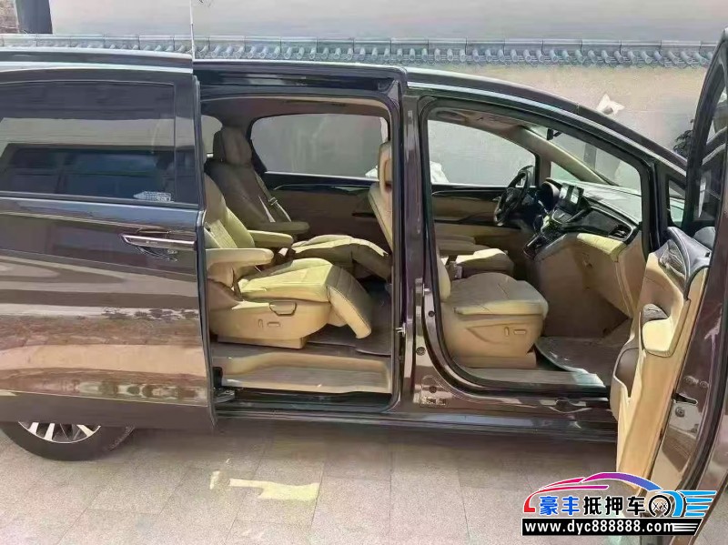 17年别克GL8轿车抵押车出售