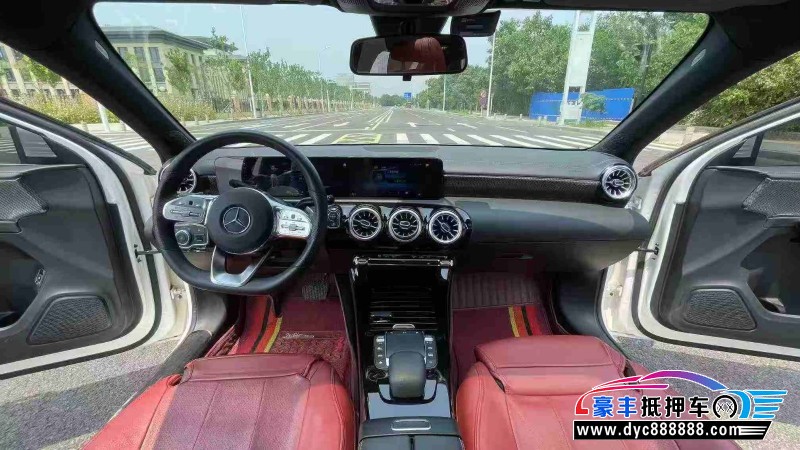 22年奔驰A轿车抵押车出售