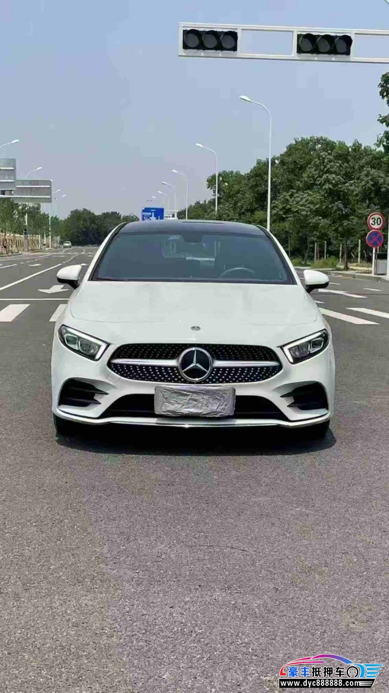 22年奔驰A轿车抵押车出售