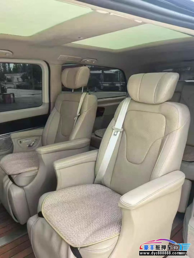 17年奔驰V轿车抵押车出售