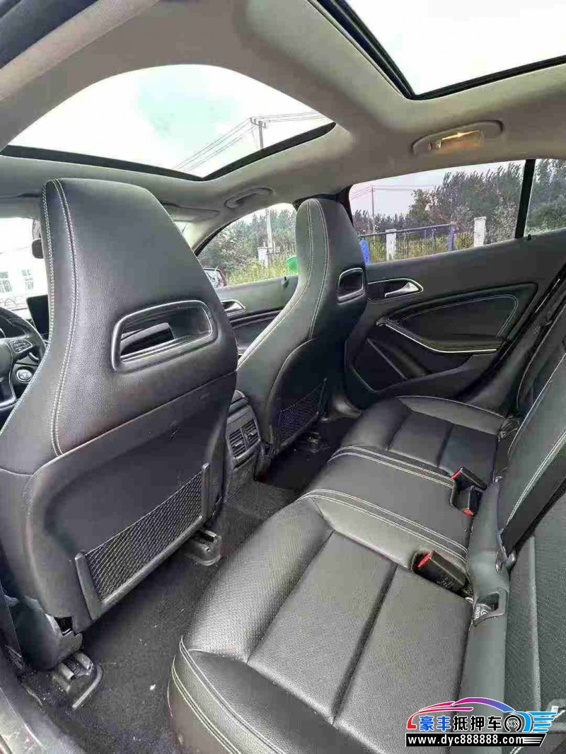 17年奔驰GLA轿车抵押车出售