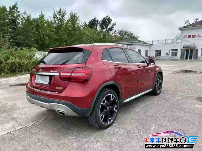 17年奔驰GLA轿车抵押车出售