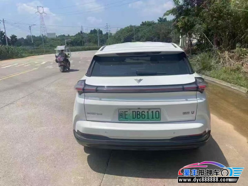 23年哪吒U轿车抵押车出售