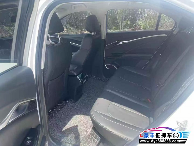 23年哪吒U轿车抵押车出售