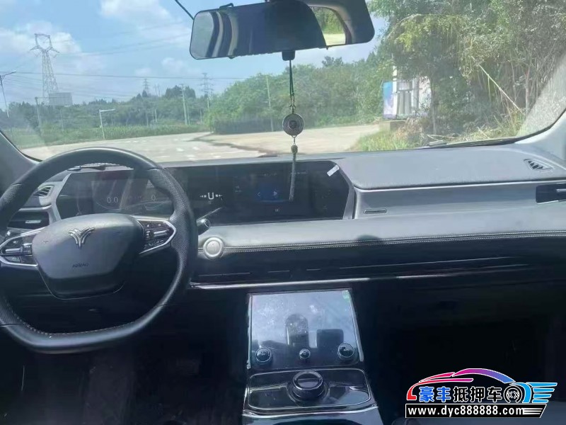 23年哪吒U轿车抵押车出售