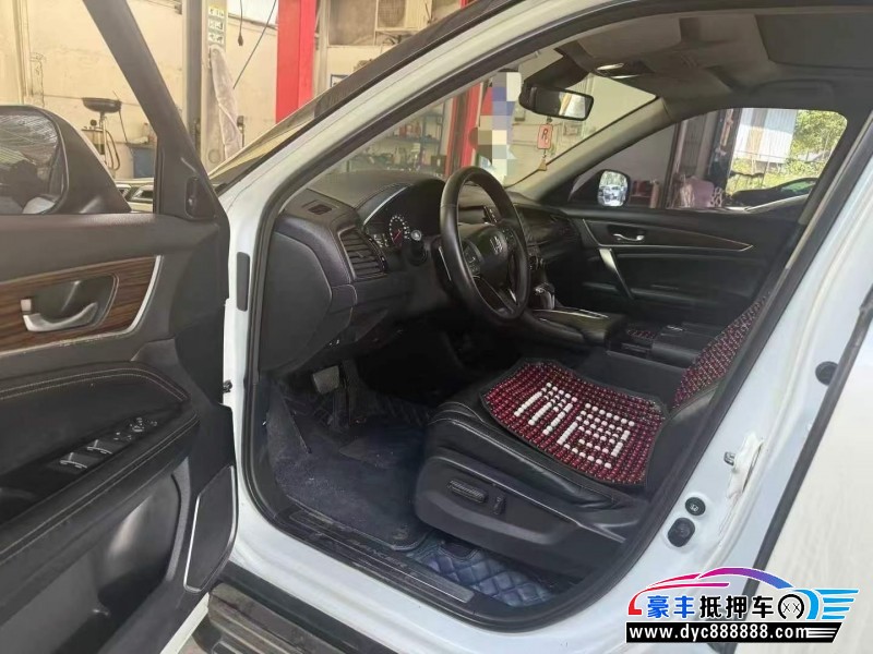 17年本田冠道轿车抵押车出售