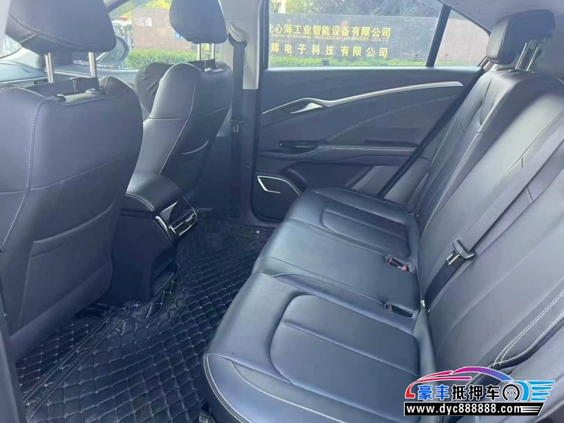 23年哪吒U轿车抵押车出售