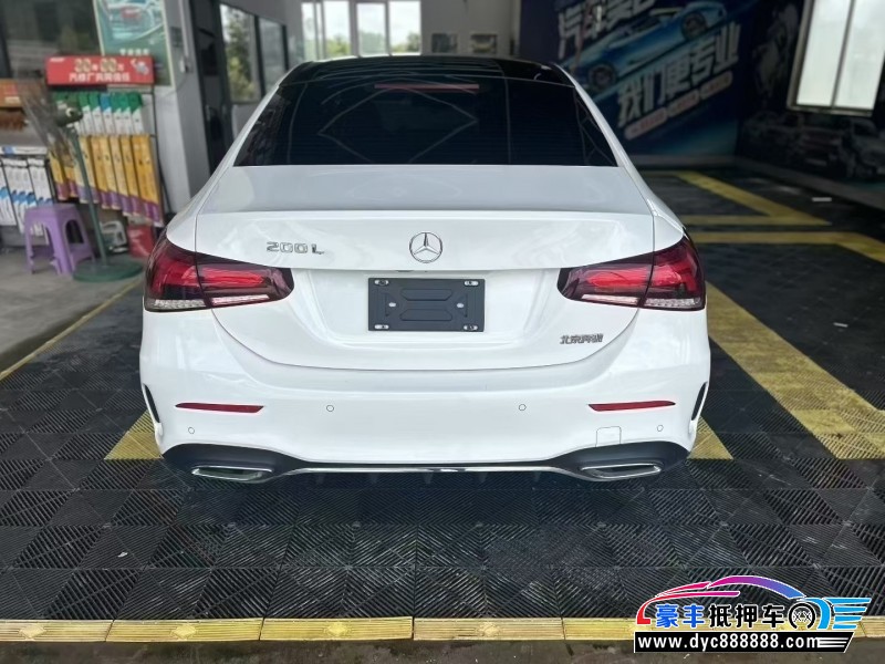 22年奔驰A轿车抵押车出售