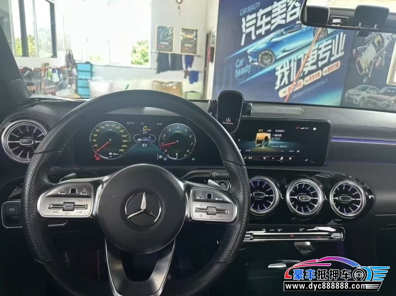 22年奔驰A轿车抵押车出售