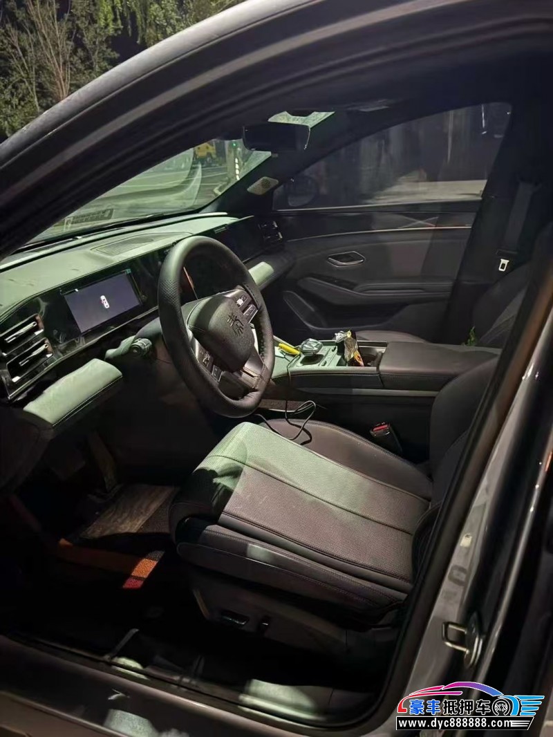 25年比亚迪秦轿车抵押车出售