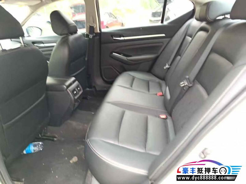 22年日产天籁轿车抵押车出售