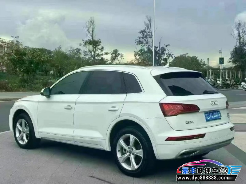 19年奥迪Q5轿车抵押车出售