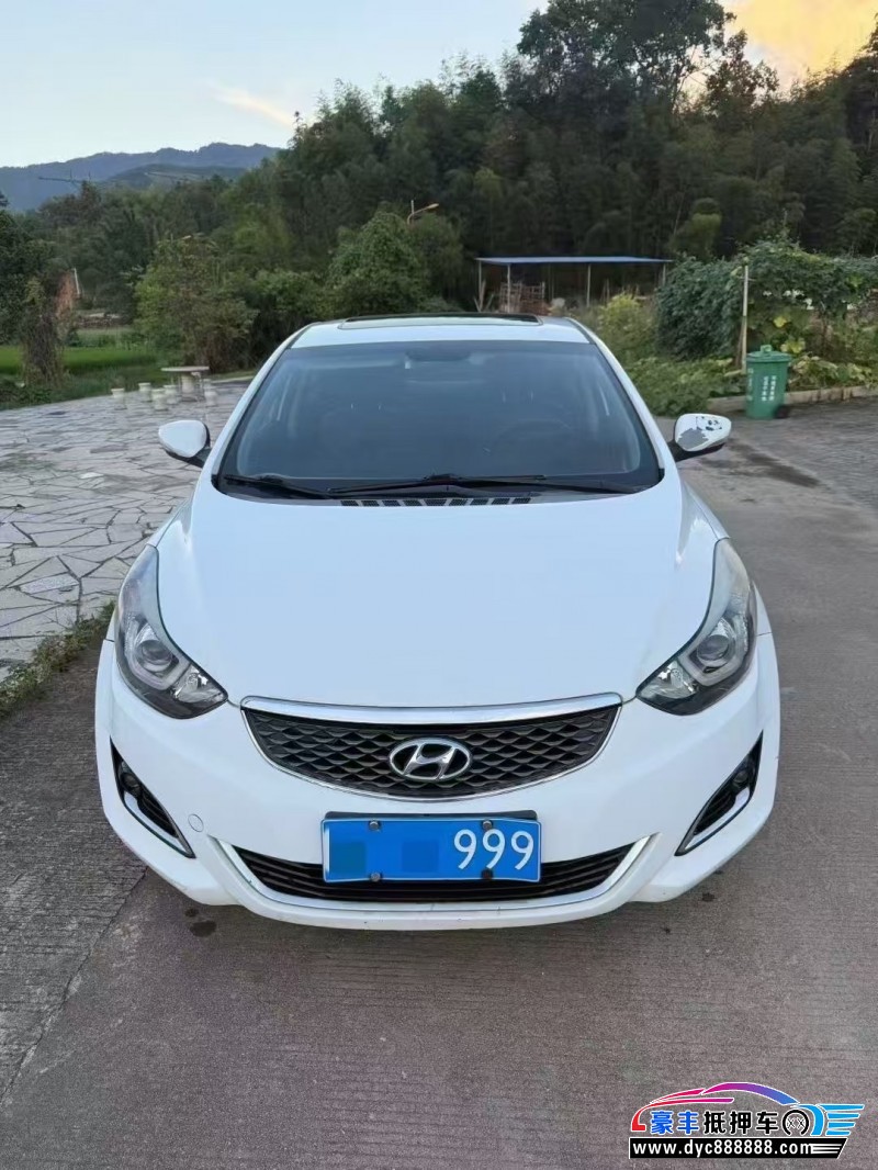 17年现代朗动轿车抵押车出售