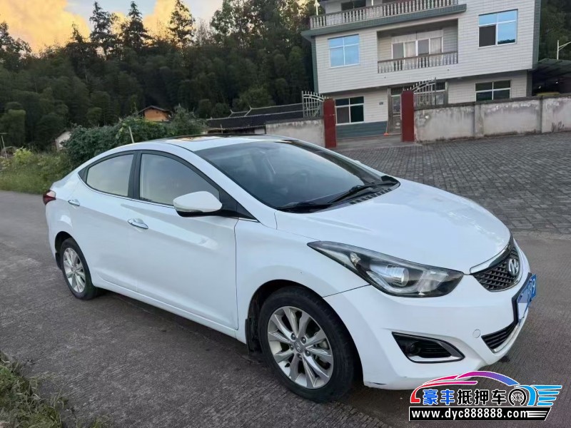 17年现代朗动轿车抵押车出售