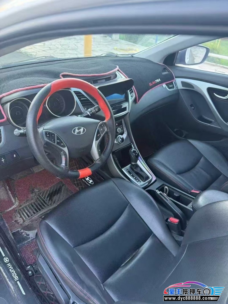 17年现代朗动轿车抵押车出售