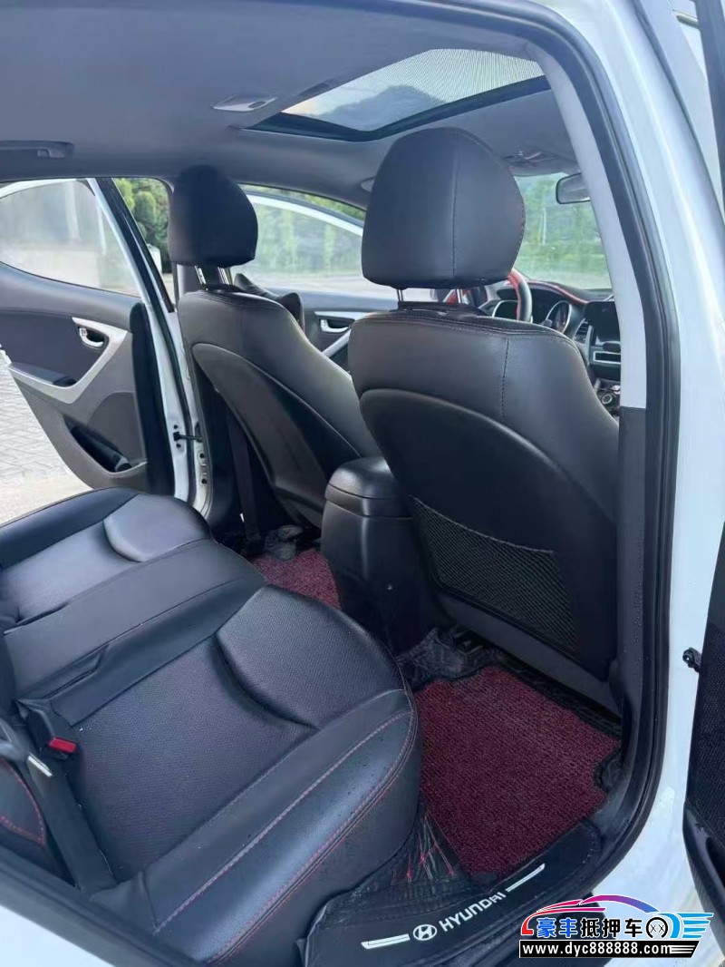 17年现代朗动轿车抵押车出售