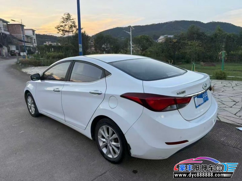 17年现代朗动轿车抵押车出售