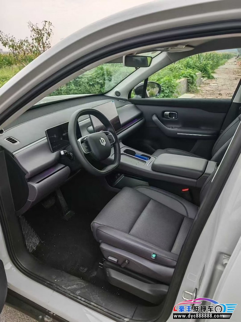 25年零跑C10轿车抵押车出售