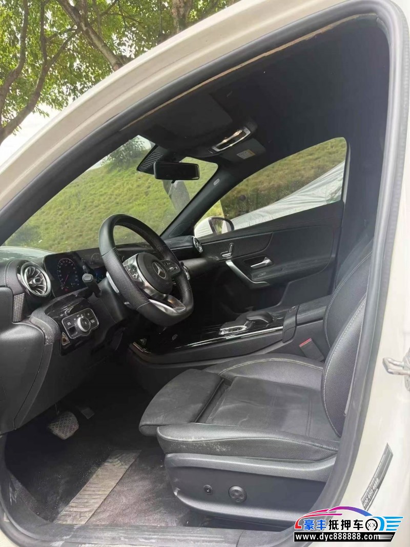 19年奔驰A轿车抵押车出售