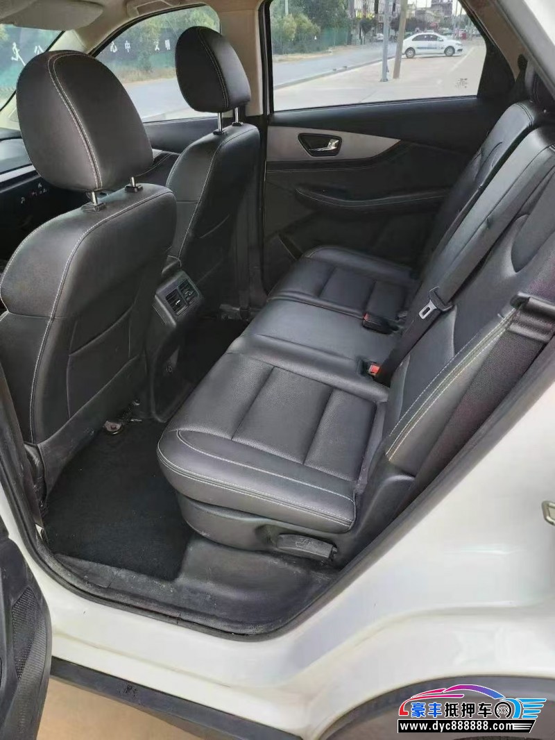 21年东风风光560轿车抵押车出售