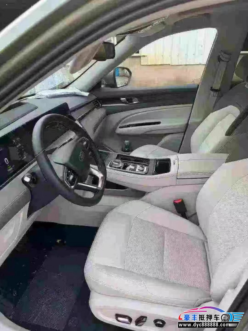 25年福特领裕轿车抵押车出售