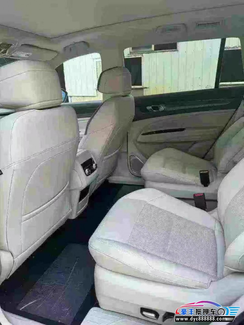 25年福特领裕轿车抵押车出售