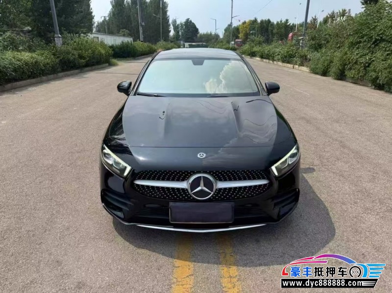 19年奔驰A轿车抵押车出售