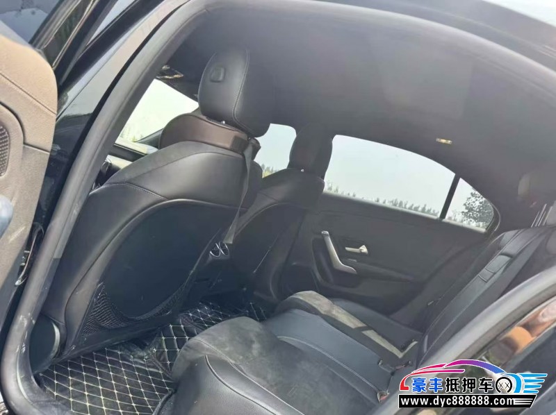 19年奔驰A轿车抵押车出售