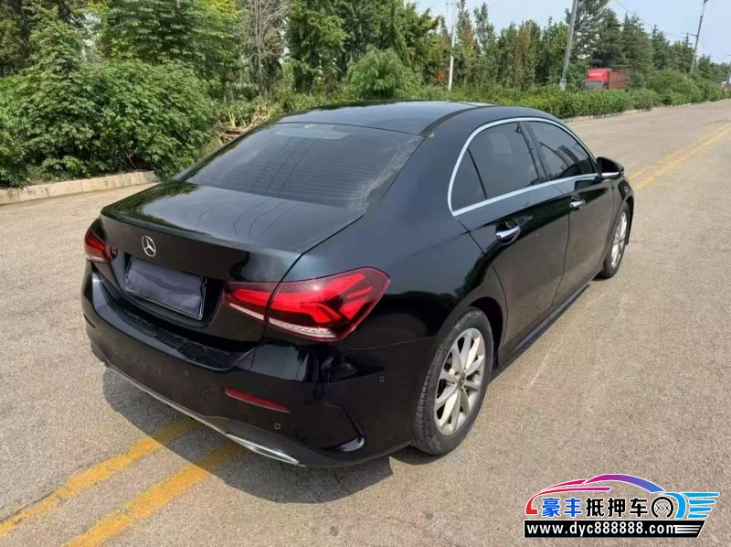 19年奔驰A轿车抵押车出售