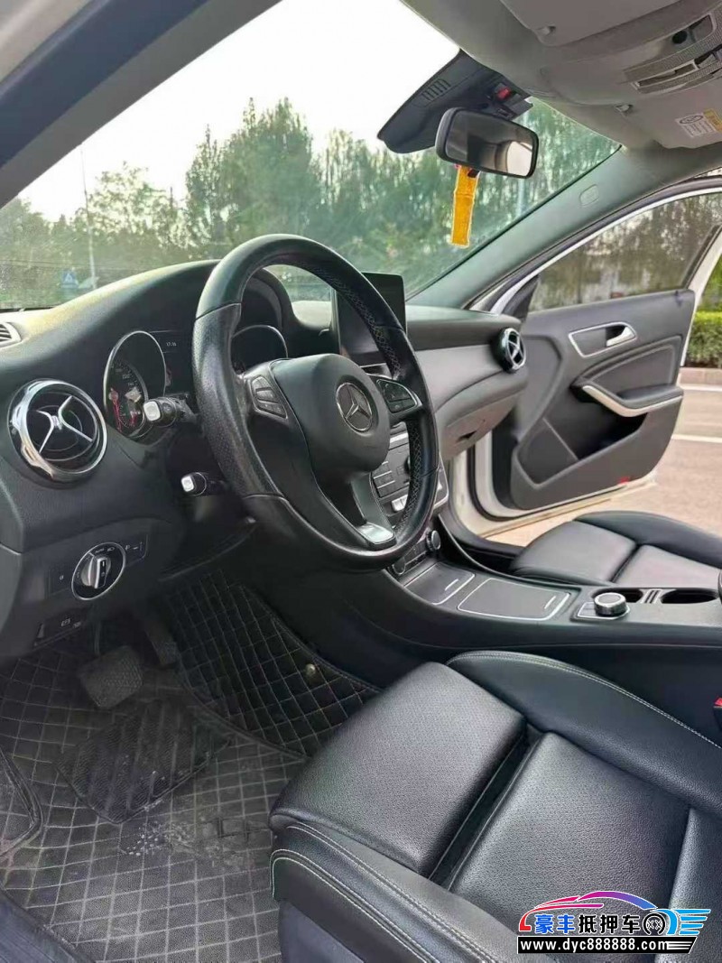 18年奔驰GLA轿车抵押车出售