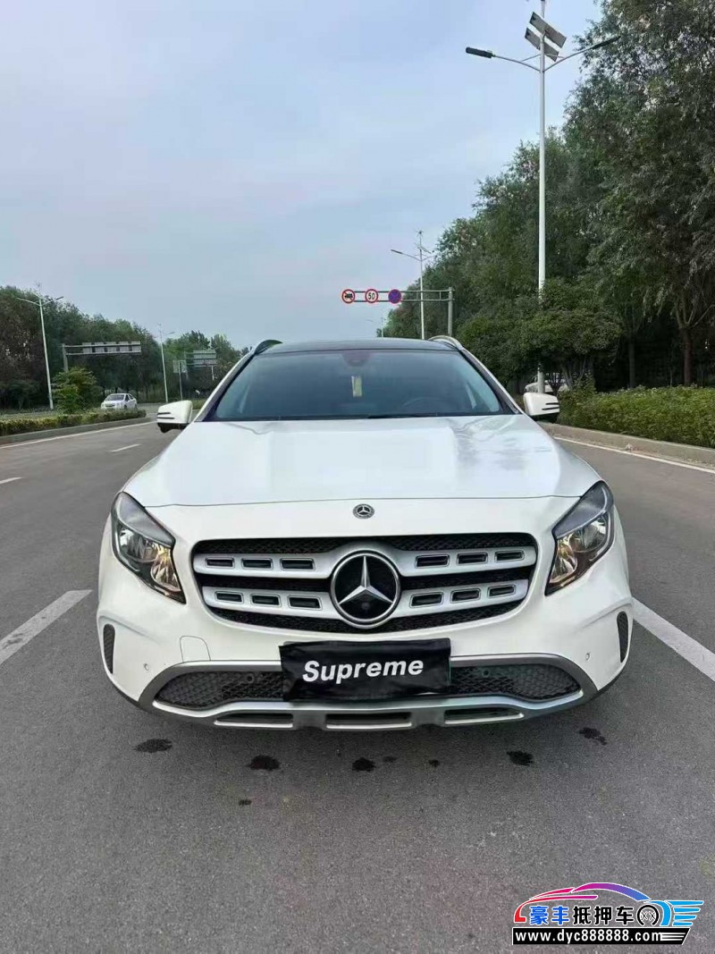 18年奔驰GLA轿车抵押车出售