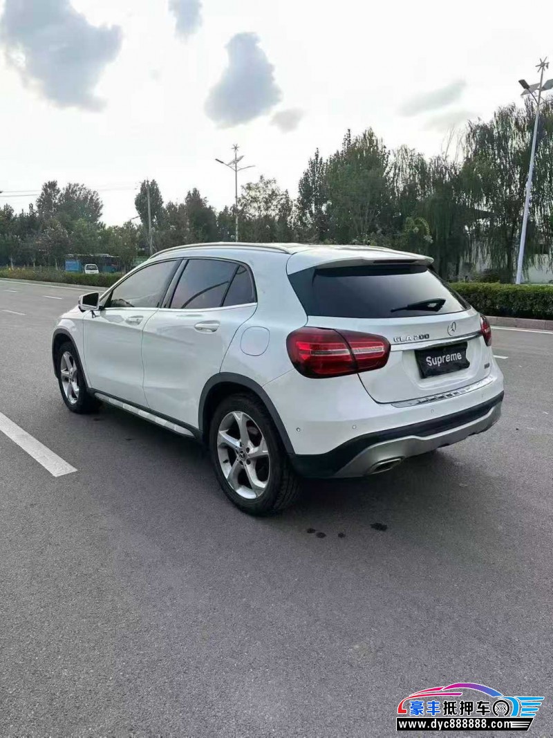 18年奔驰GLA轿车抵押车出售