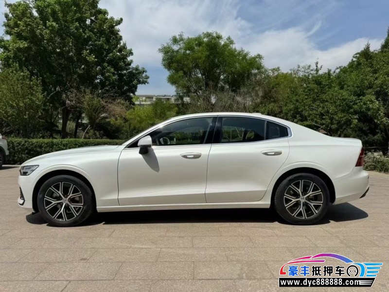 24年沃尔沃S60轿车抵押车出售