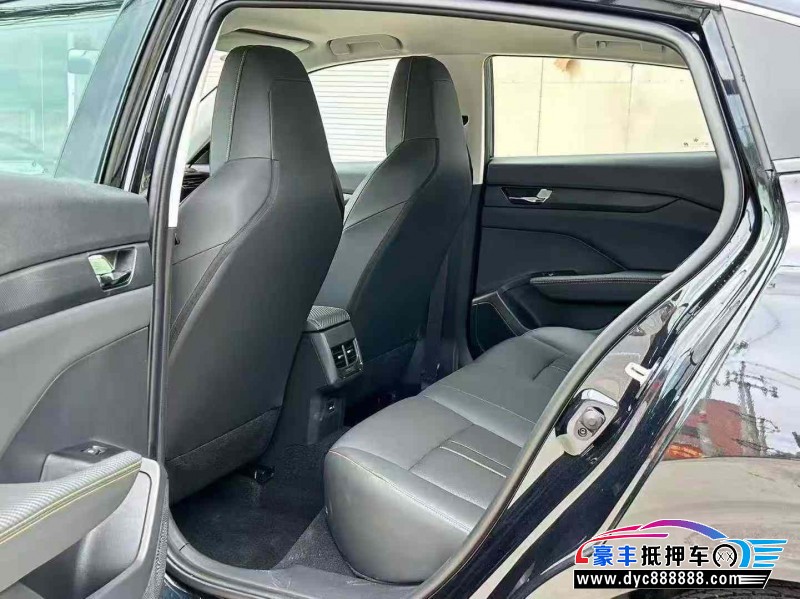 25年东风风神奕炫轿车抵押车出售