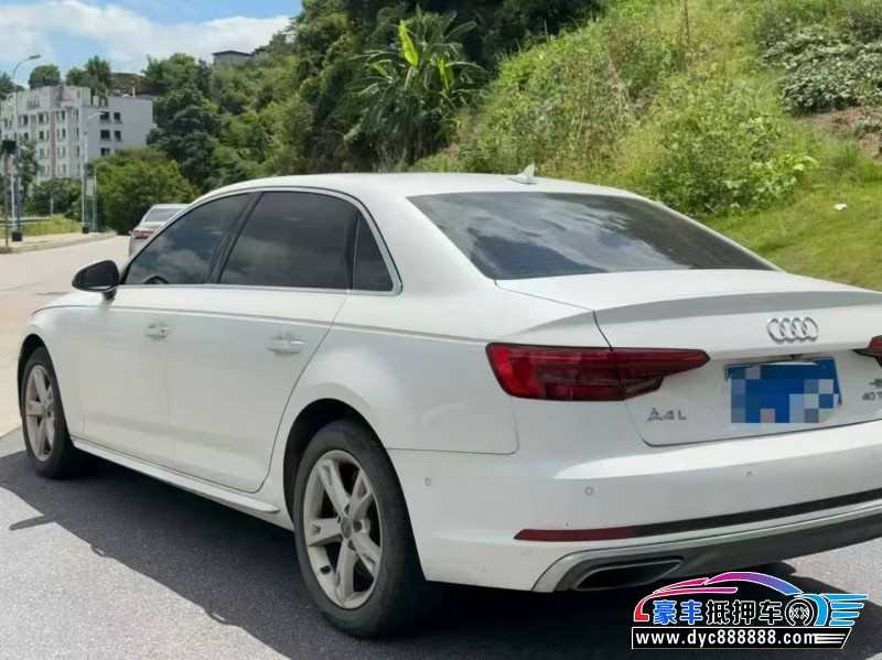 17年奥迪A4L轿车抵押车出售