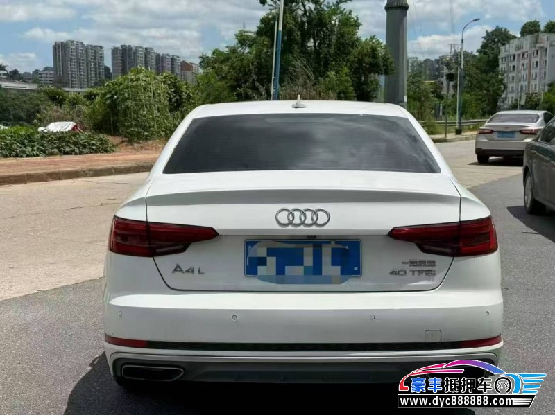 17年奥迪A4L轿车抵押车出售